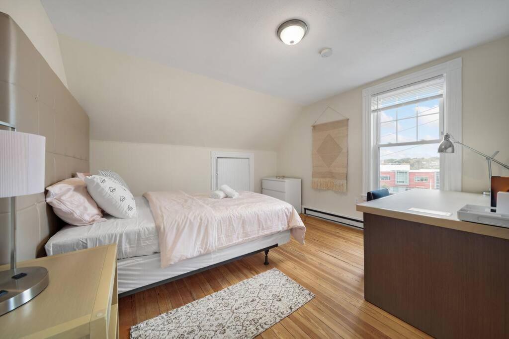 5Br 2Bh Bright & Spacious Apt In Brighton Boston Eksteriør bilde